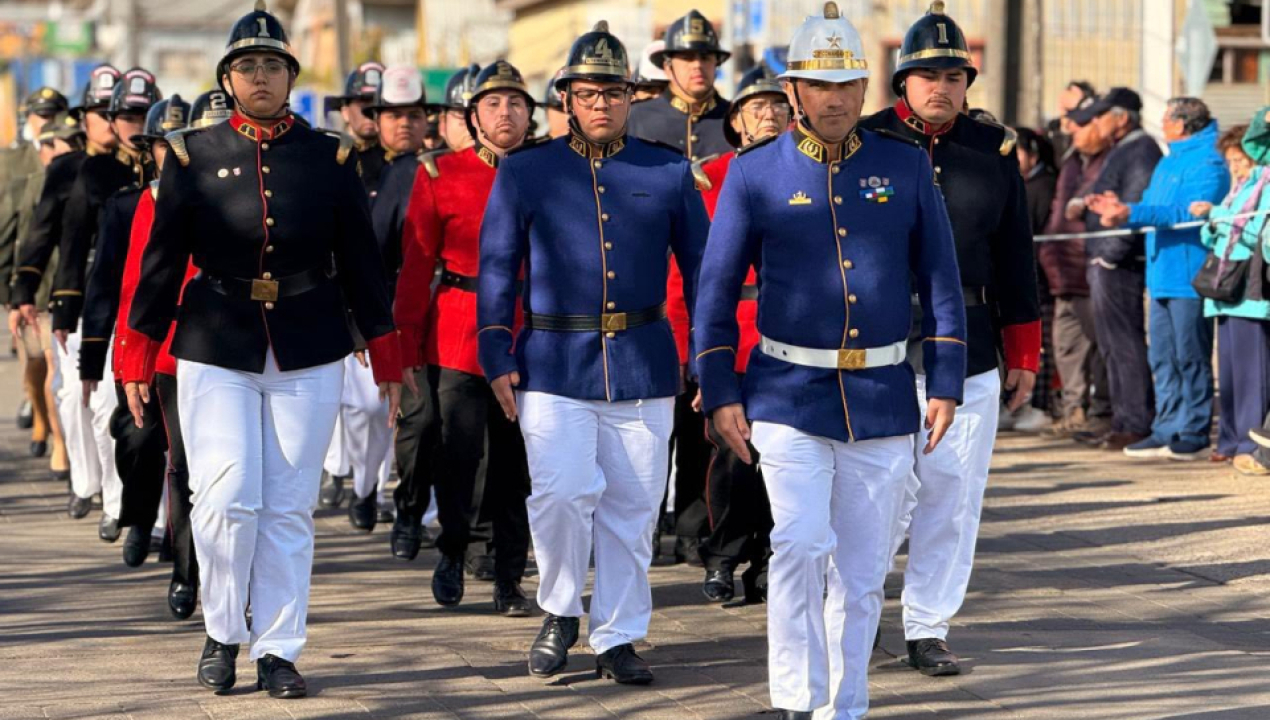 /lebu-conmemora-el-dia-nacional-del-bomberos-con-desfile-regional