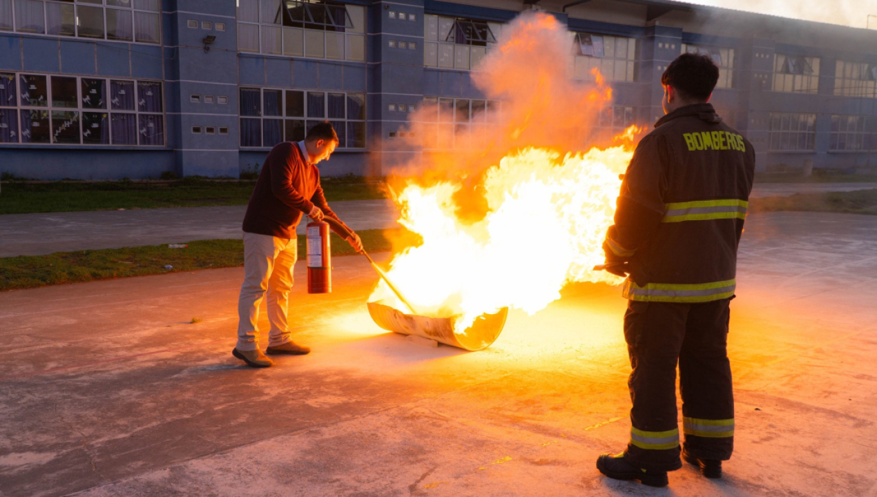 /capacitacion-en-uso-de-extintores-refuerza-la-seguridad-en-comunidad