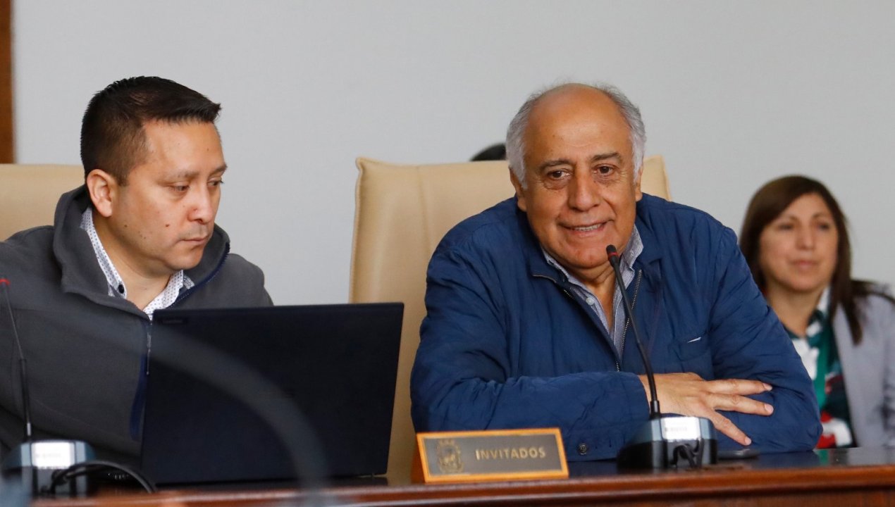 /curico-incorpora-furgon-climatizado-para-medicamentos