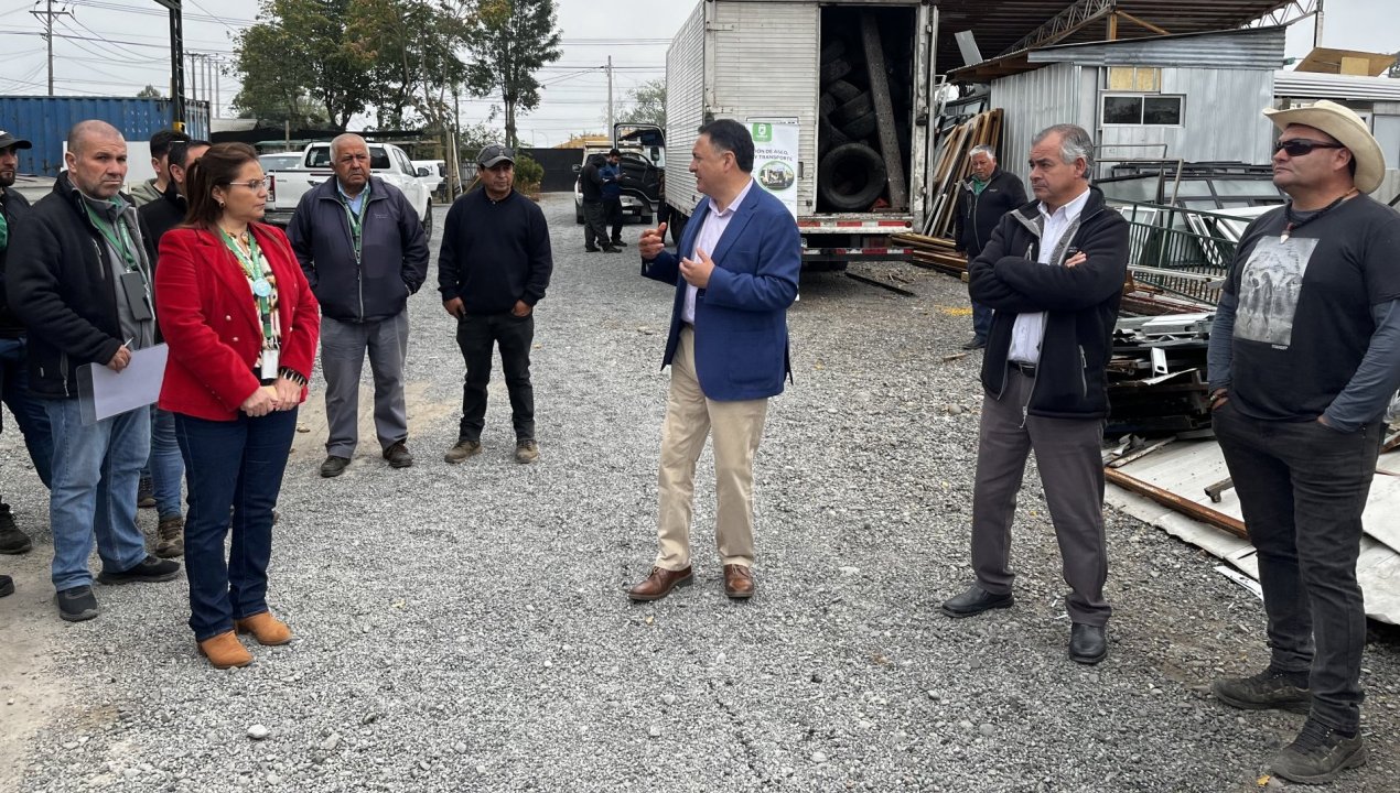 /curico-recicla-mil-neumaticos-abandonados-en-la-via-publica