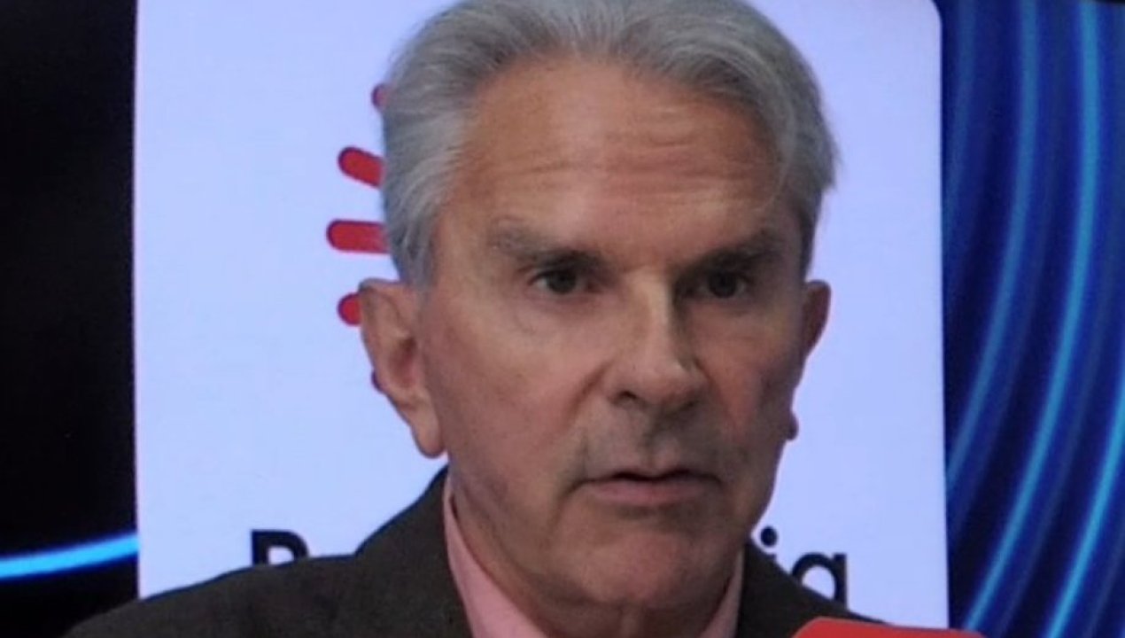 /vodcast/deje-de-ser-un-barra-brava-ivan-moreira-se-distancia-de-los-extremos-y