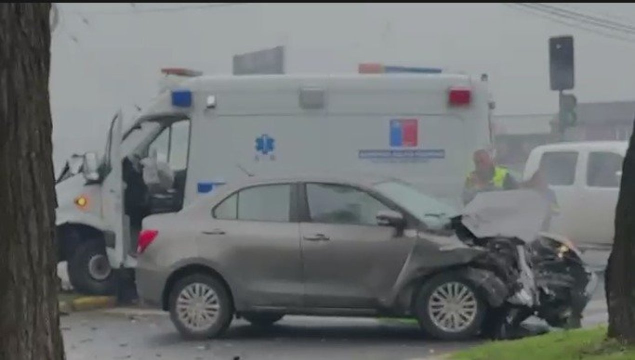 /ambulancia-colision-osorno-cinco-lesionados-embarazada-sintomas-parto