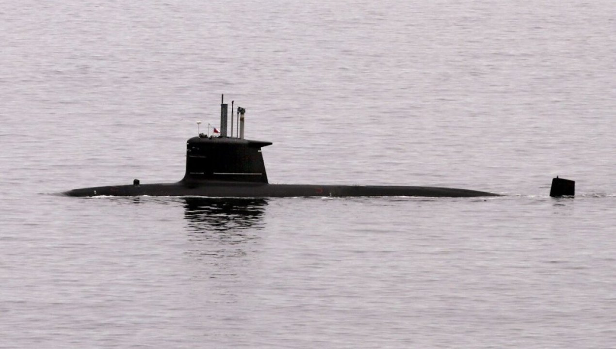 /regionales/inusual-presencia-de-submarino-militar-sorprende-a-residentes-de-valdivia