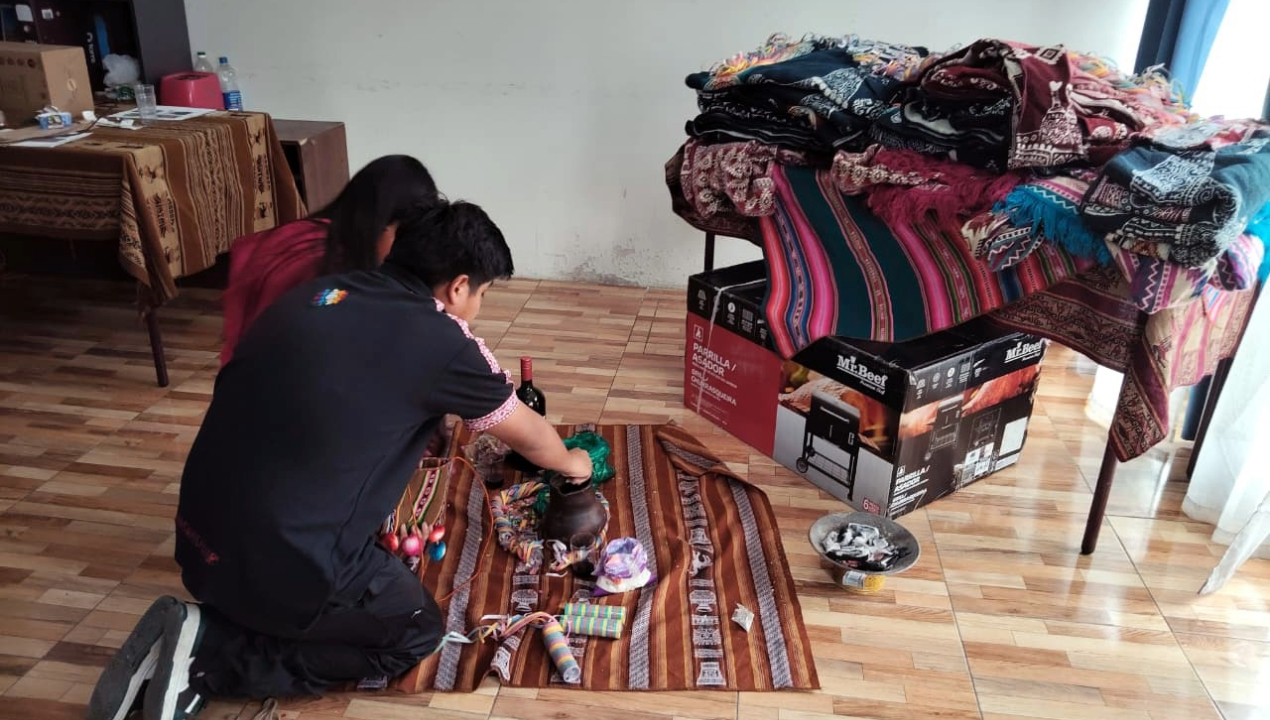 /residentes-del-hogar-indigena-ayllu-de-junaeb-desarrollan-taller-textil