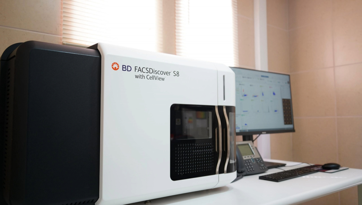 /ua-incorpora-instrumento-cientifico-que-permite-clasificar-celulas-en