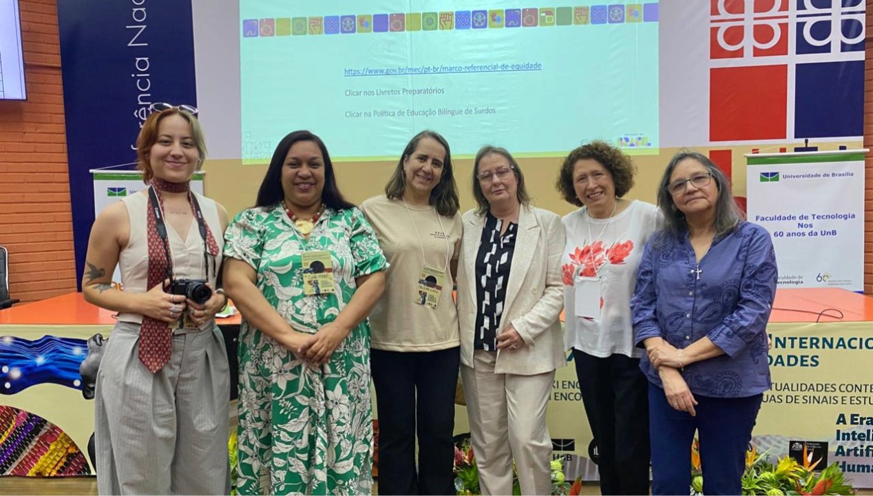 /academica-de-facsa-posiciona-investigacion-en-inclusion-sorda-en-encuentro